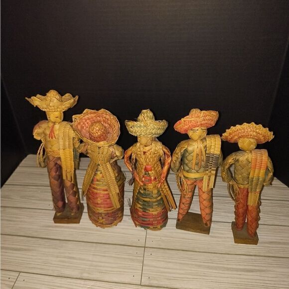 Vintage Woven Figurine Family Set Of 5 Cowboy Villagers In Sombrero Basket Weave - Picture 1 of 12